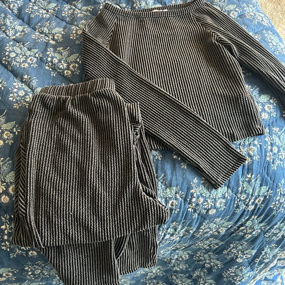 Good Luck Gem Black and White Ribbed Ensemble